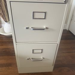 2 Drawer filing cabinet w/hanging folders