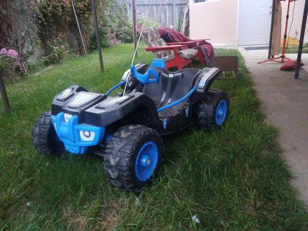 Power Whels..has Batery.and Charger