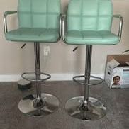2 Bar Stools 
