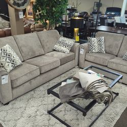 GREAT SOFA AND LOVESEAT SET NEW