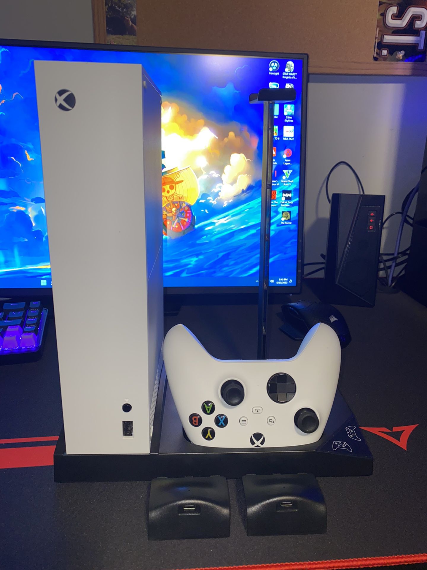 Xbox Series S w/ Cooling Stand, Wireless Charging, 2 Battery Packs And Headphone Stand