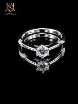 The Maison Solitaire Éclat Ring – 1CT
