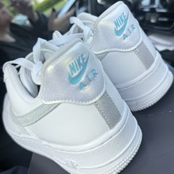 WMNS NIKE AIR FORCE 1'07 WHITE/PURE PLATINUM BLANC/BLEU GLACIER/PLATINE PUR