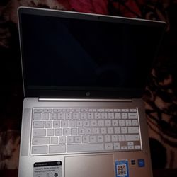 Laptop touchscreen 

HP Chromebook 14A

64GB SSD 

Intel Pentium, 2.70GHz,

 4Gb ram 

Wifi

Bluetooth 

Webcam 

64bit system 