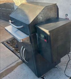TRAEGER PELLET GRILL SMOKER USED WORKS GREAT
