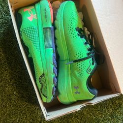 Give Infinite 4  Shoes  