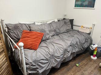 Twin day bed white metal