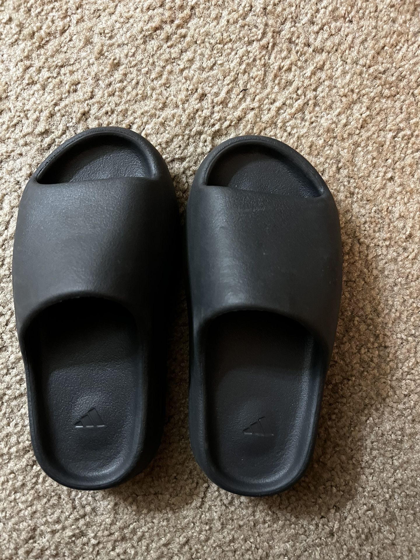 YEEZY SLIDES ONYX BLACK WITH BOX