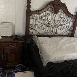 Queen Size Bed, Dresser, 2 Nightstands, 5 Drawer Chest