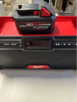 Milwaukee Radio with battery