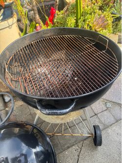 BBQ Weber 22.5 Dia . Clean ready.