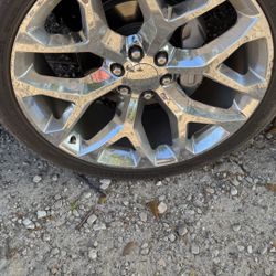 24” Chrome Honeycombs Wheels And Tires With Sensors. 