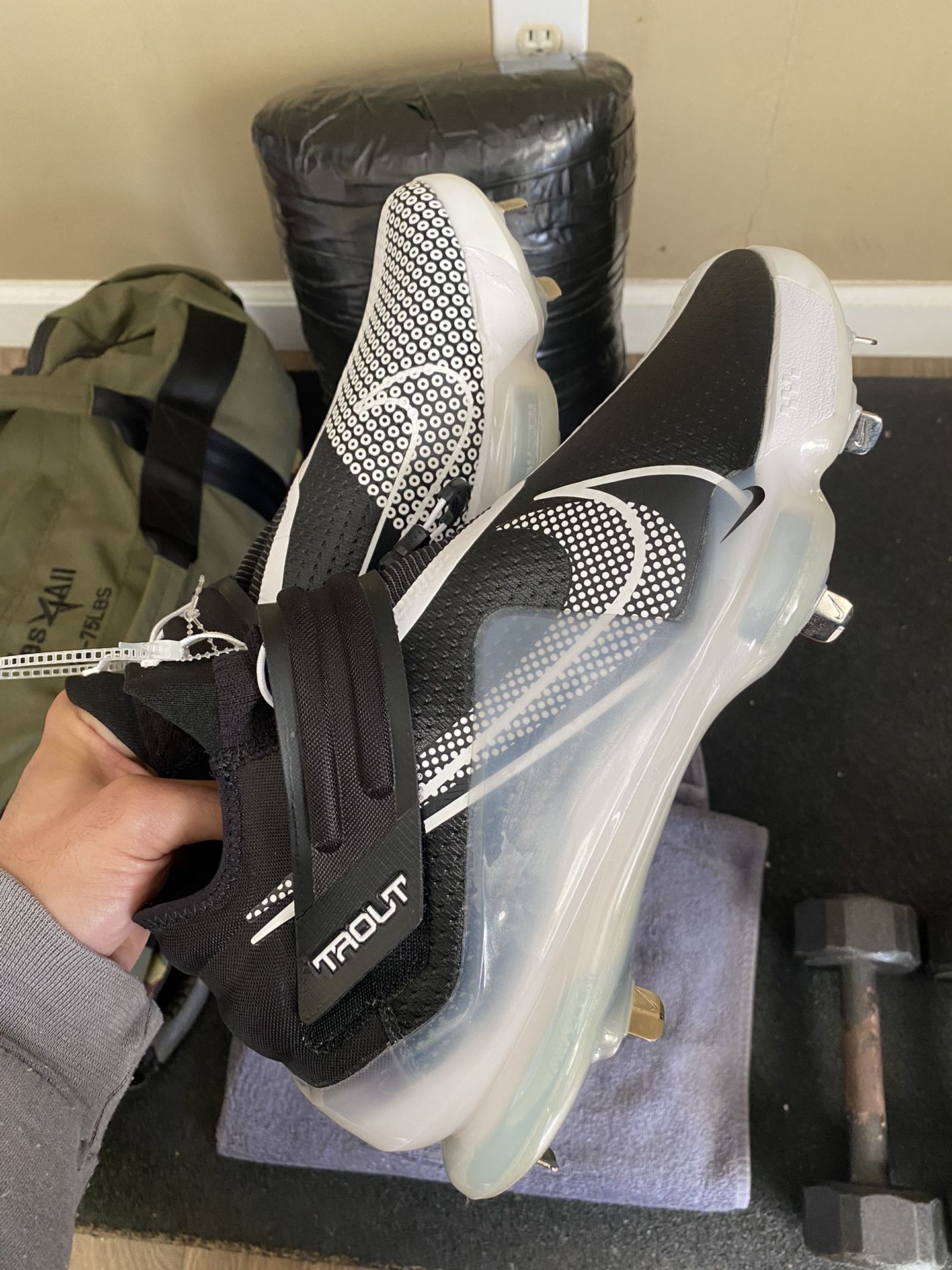 BRAND NEW: NIKE FORCE ZOOM TROUT 7s