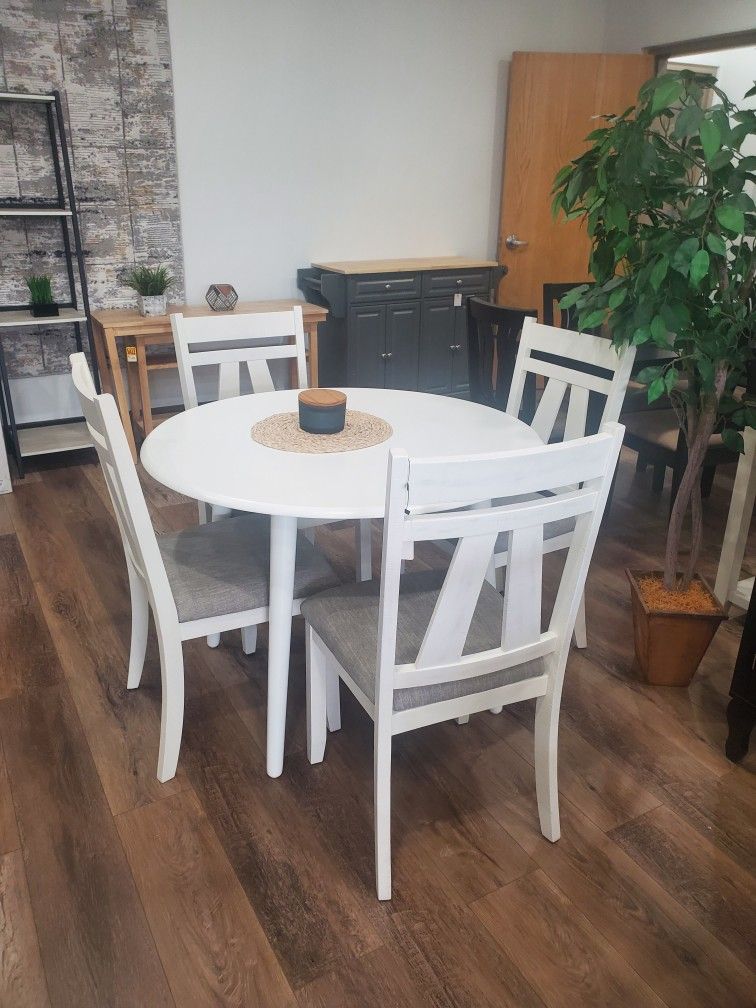 Modern Style White Round Dining Set (New)