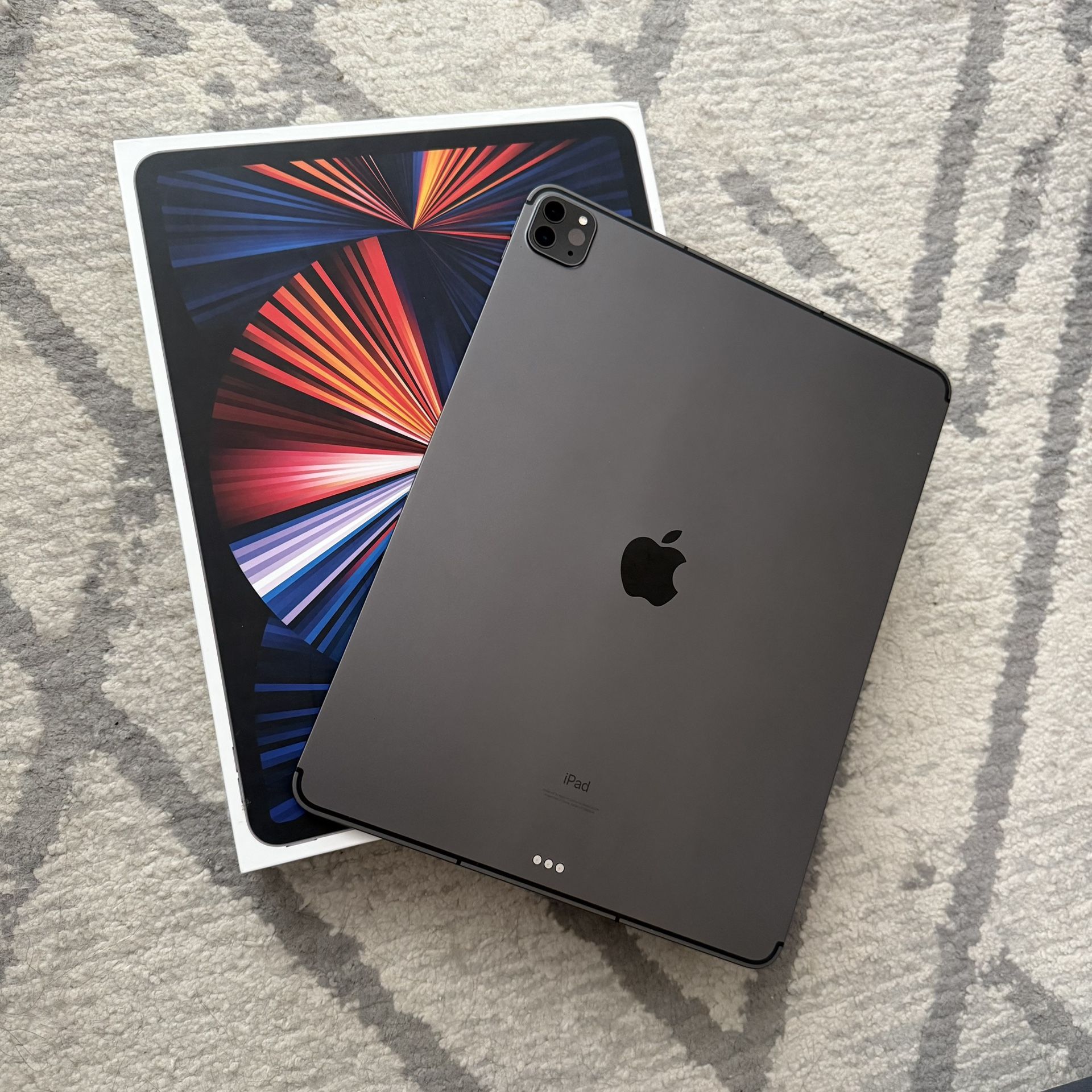 Apple iPad Pro 12.9 Inch (5th Generation) M1, WiFi + Cellular, 2TB Storage