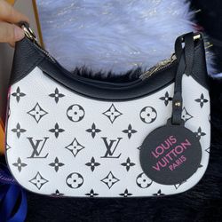 NEW AND NICE PURSE