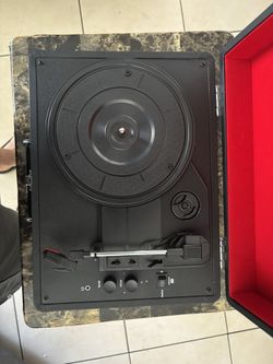 Vinyl Record Player (crosley)