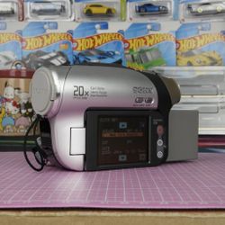 Sony Handycam DCR-DVD92 Camcorder + Battery/Charger/Tape