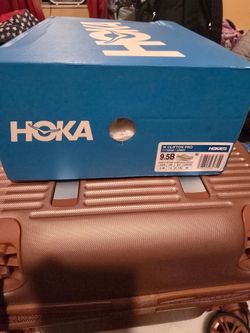 HOKA CLIFTON PRO W.