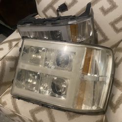 07-13 GMC Sierra Headlights. 