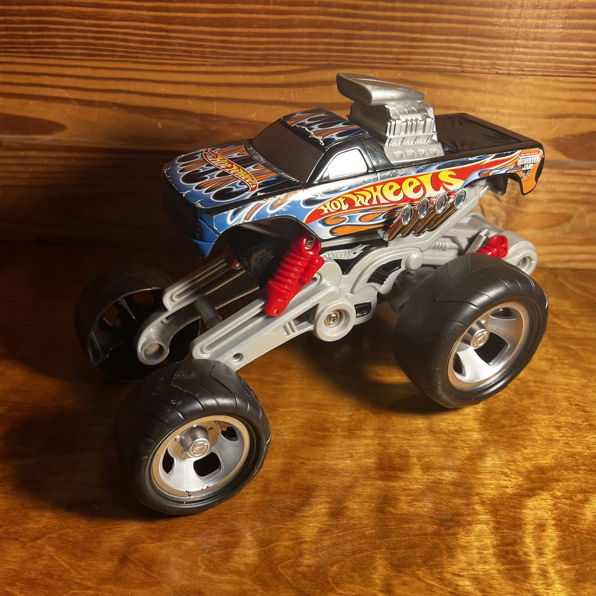 Team Hot Wheels Branded Mega Air Jumper Monster Jam Toy Truck 2004
