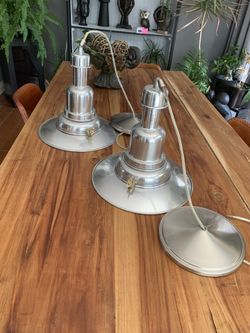 2 Pendant lights 