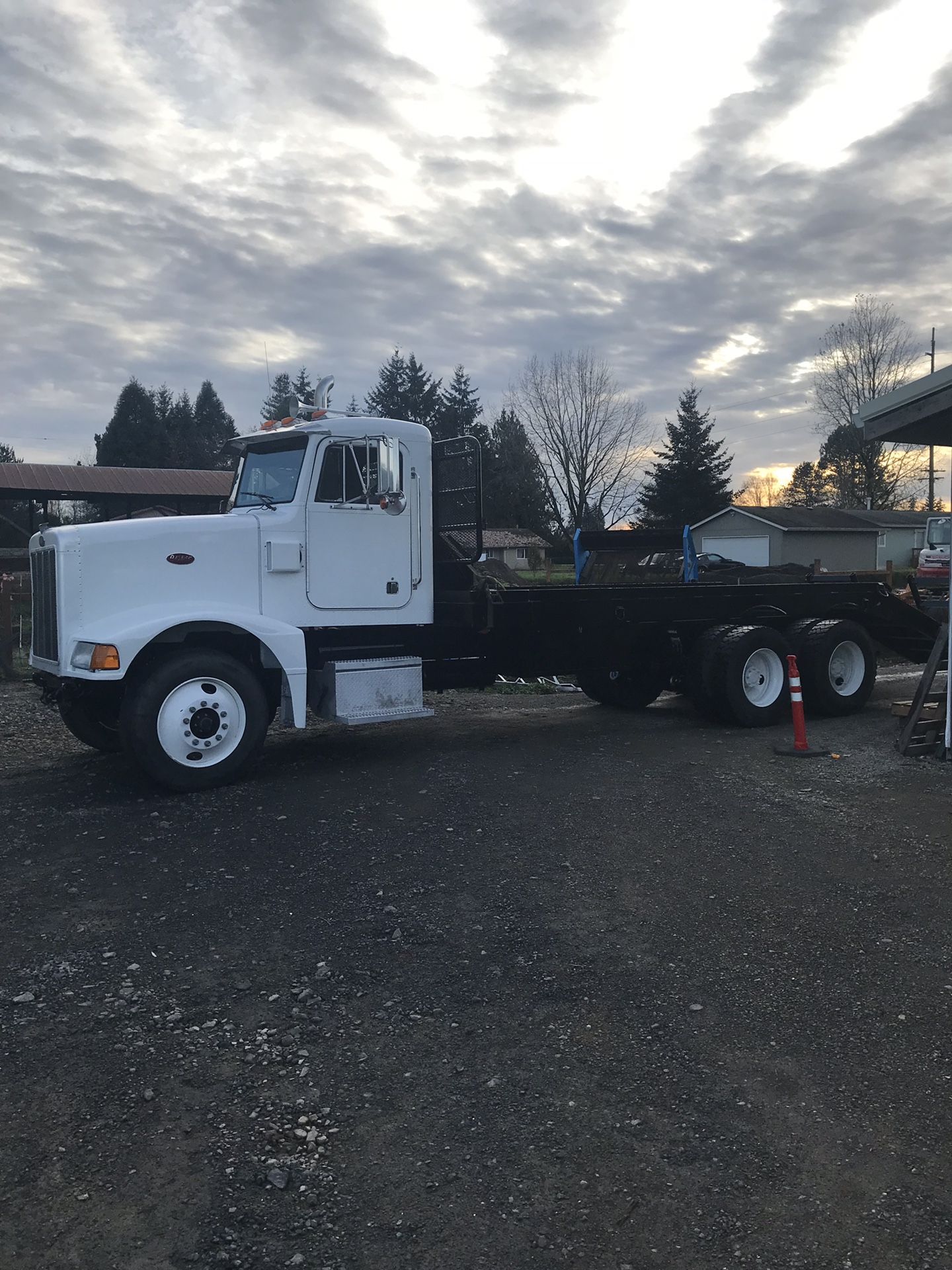 PETERBILT RAMP TRUCK