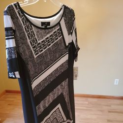 New Black & White Women's Dress. Size 16
