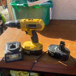 DEWALT   Drill 