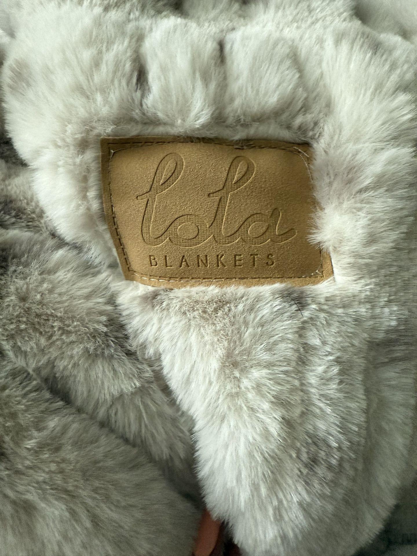 LOLA blanket 
