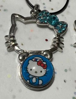 Hello Kitty snap pendant w/ ONE snap pictured in the main photo. 