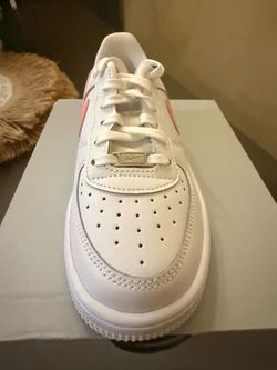 White and pink force 1
