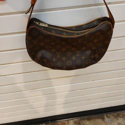 Louis Vuitton LV