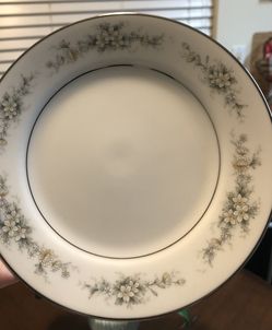 Noritake Melissa Pattern Fine Bone China Cake Plates 7