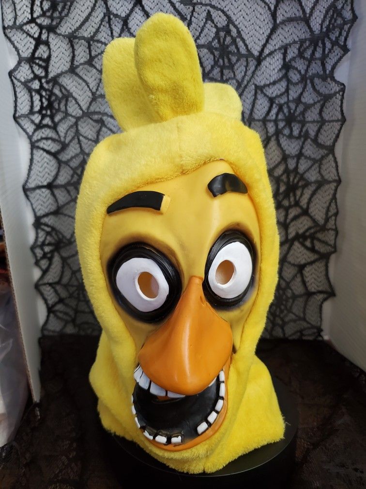 Five Nights at Freddy's Chica Plush Mask Halloween Adult FNAF New With Tags