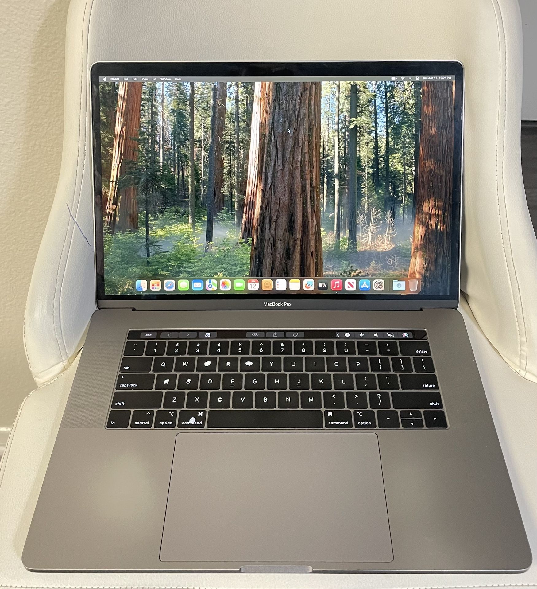 MacBook Pro 15” 2.6 ghz 6 core I-7