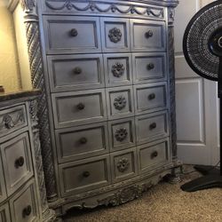 BEAUTIFUL 5 Piece Bedroom Set  (FINAL Markdown)