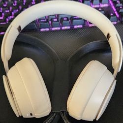 Beats SOLO PRO noise Canceling