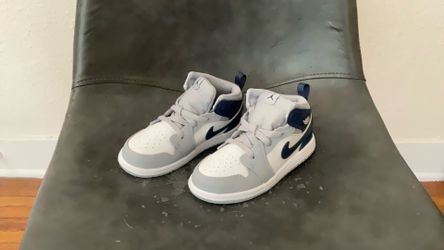 Nike Kid’s Air Jordan 1 Mid Sneaker White/Midnight Navy-Wolf Grey Size 10c