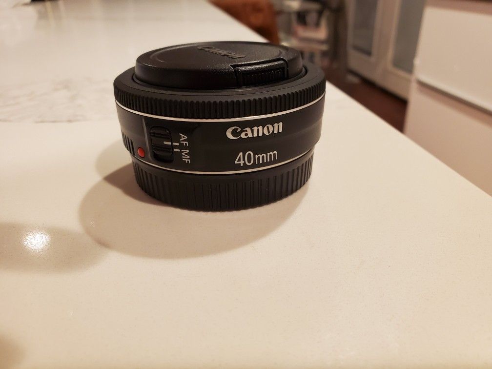 Excellent Canon 40mm F2. 8 pancake lens