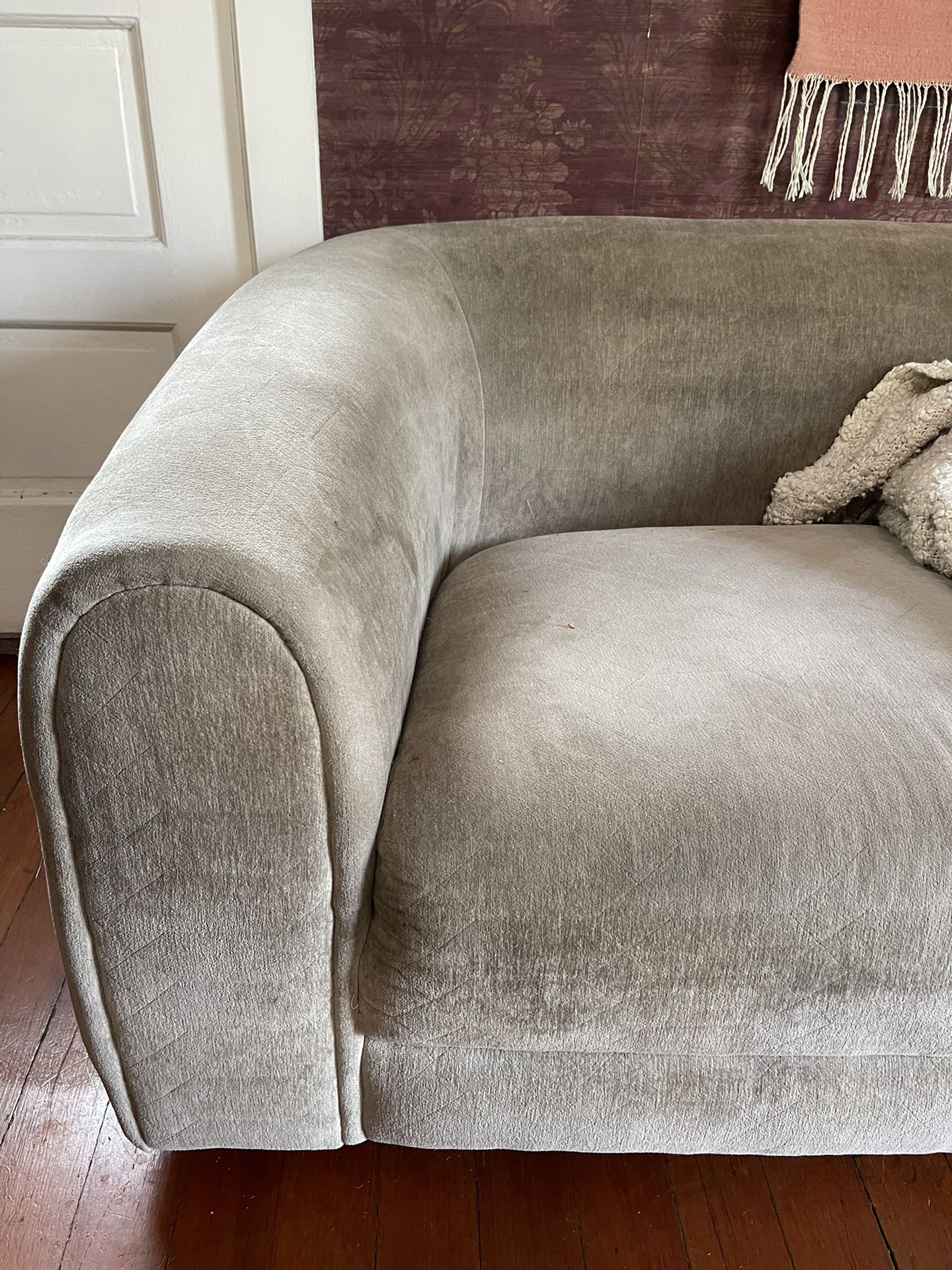 Sydney Sofa, Quilted velvet, Champagne Color 
