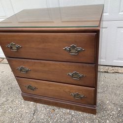 Beautiful Vintage Young Hinkle Solid Cherry Three Drawer Dresser 