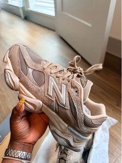 Size 8 women’s 9060 new balance