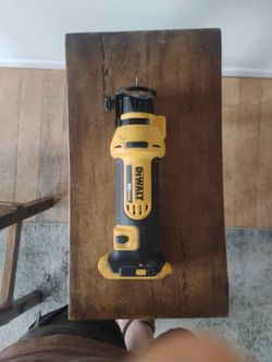 DeWalt drywall cut out tool