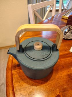 Dark Turquoise Cast Iron Teapot with Bamboo Handle