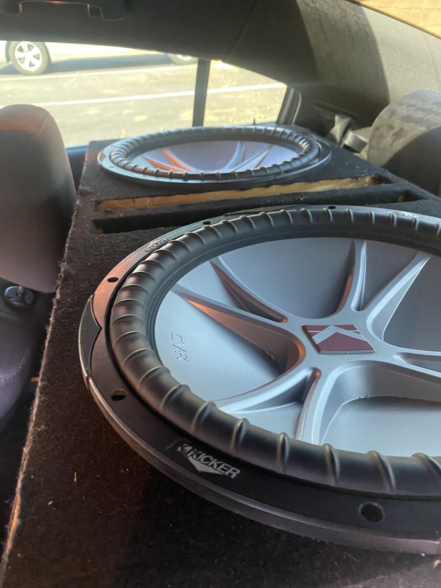 2 15 Kicker’s Subwoofers + 3500W AMP