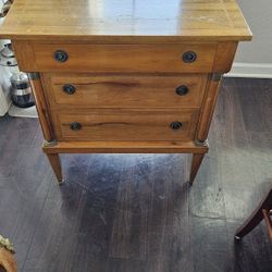 Petite Buffet Or Commode 