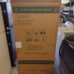 Brand new G.E. fridge, delivery available!!!