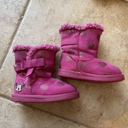 Baby / Toddler girl boots, casual and dress shoes White dress shoes - Teeny Toes brand - size 4 Minnie Mouse brand warm fuzzy boots - size 5 Gold shoe