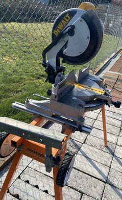 DeWalt Saw